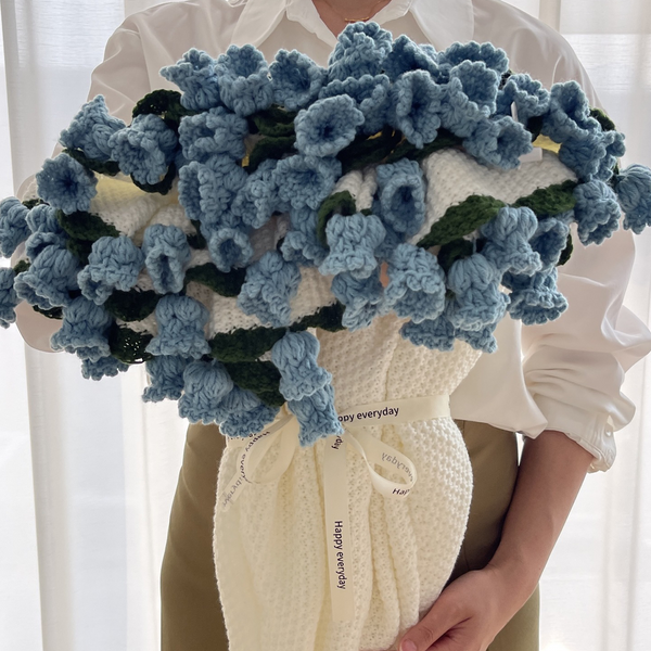 Rose & Lily Bouquet Blanket - Blue Flowers